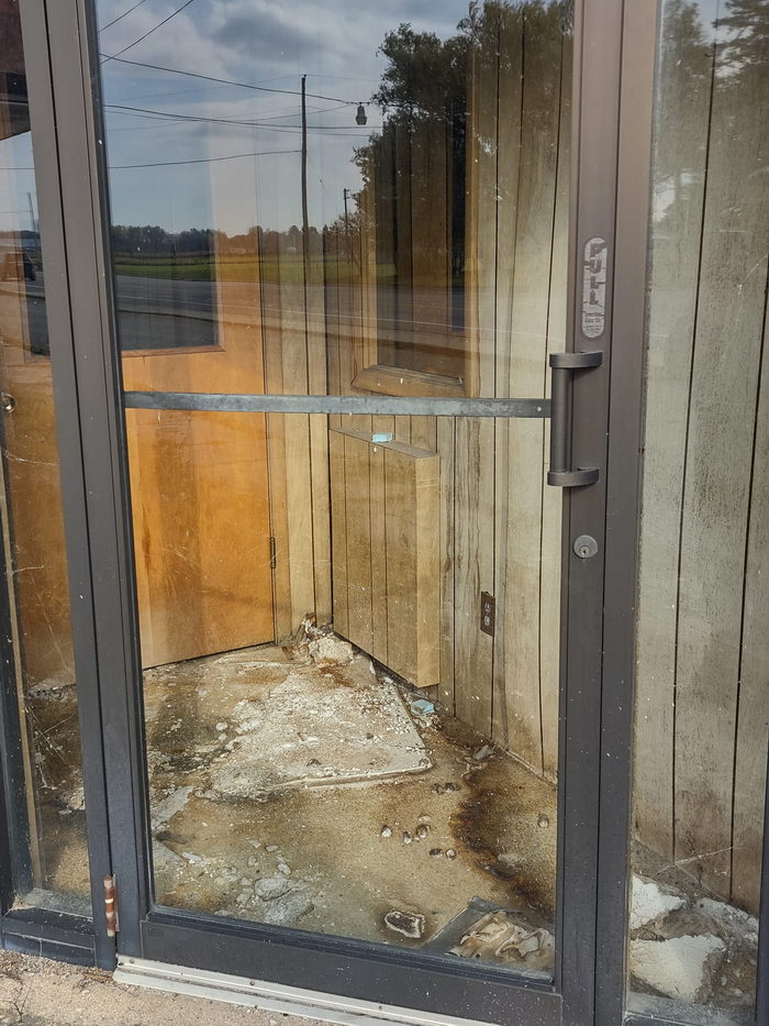 Johhnys Skate Center (Johnnys Bandstand, Johnnys Entertainment) - Photo From Richard Liebermann On Facebook (newer photo)